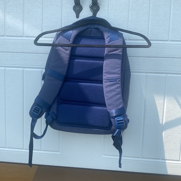Incase Backpack (Color: Blue) - Picture 3 of 9